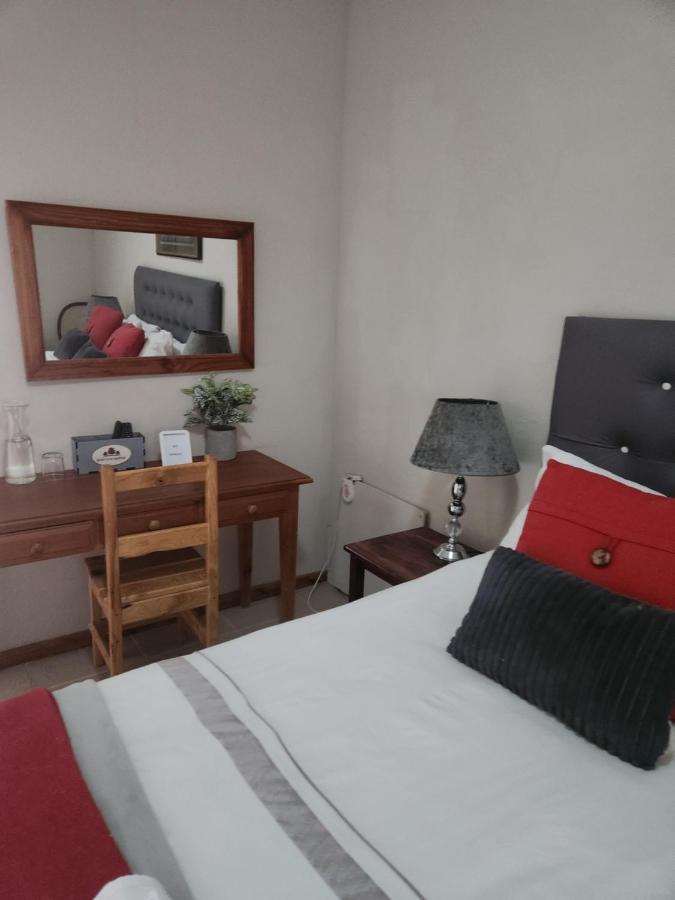 Garden Corner Guesthouse Beaufort West Exterior foto